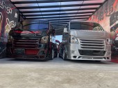 ベース/ブラックｘ差し色/レッド　 翔爆エアサスx途真里奈・極ｘ15インチ