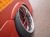 オーバーフェンダー（前後被せタイプ、フロント出幅２０mm・リア３０mm）